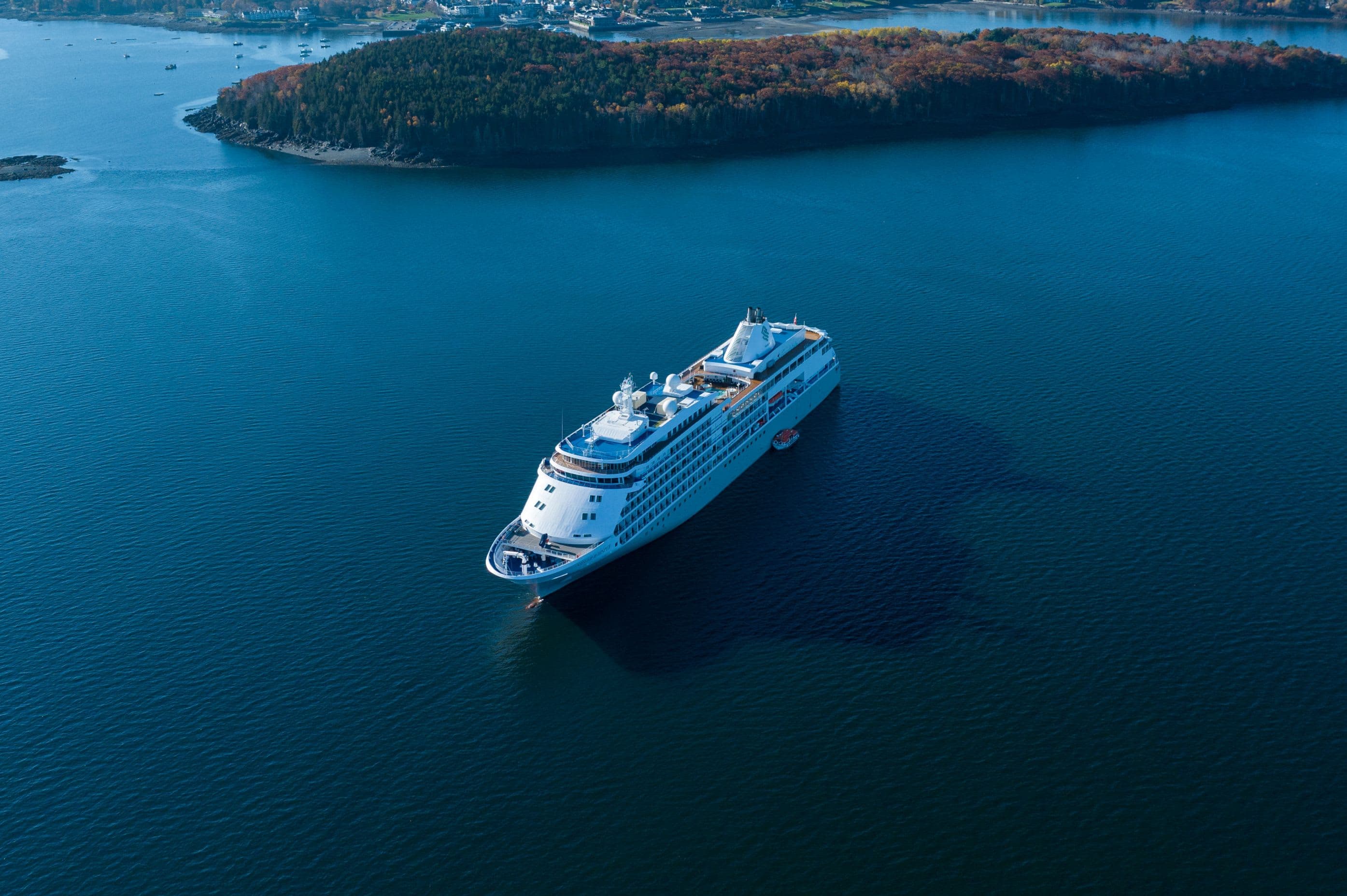 Silver Whisper image