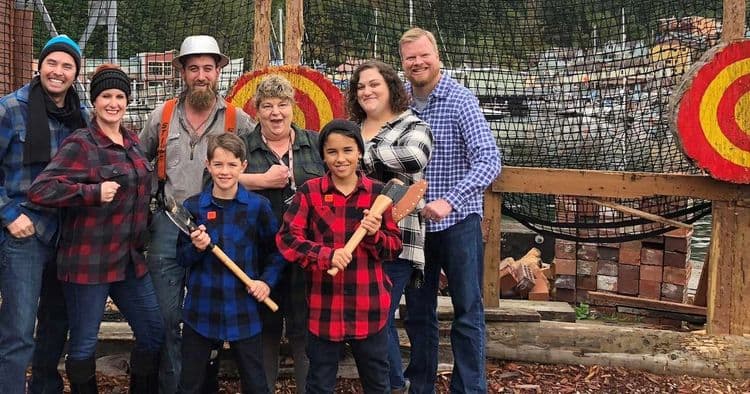 Gran espectáculo de leñadores de Alaska y lanzamiento de hacha