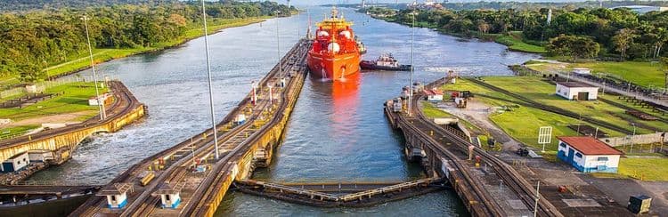 Nuevas esclusas y antigua zona del canal