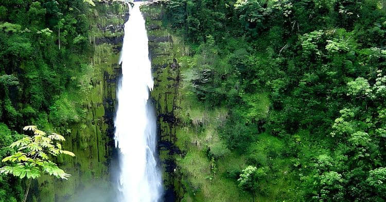 Ciudad de Hilo y Cataratas de Akaka