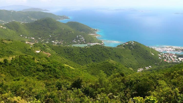 Caminata por el bosque y playa