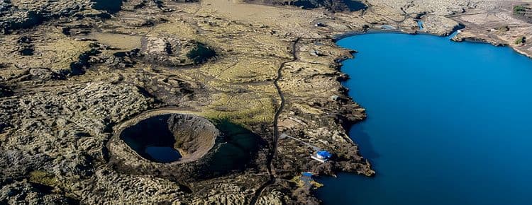 Innumerables cráteres - Un recorrido en helicóptero