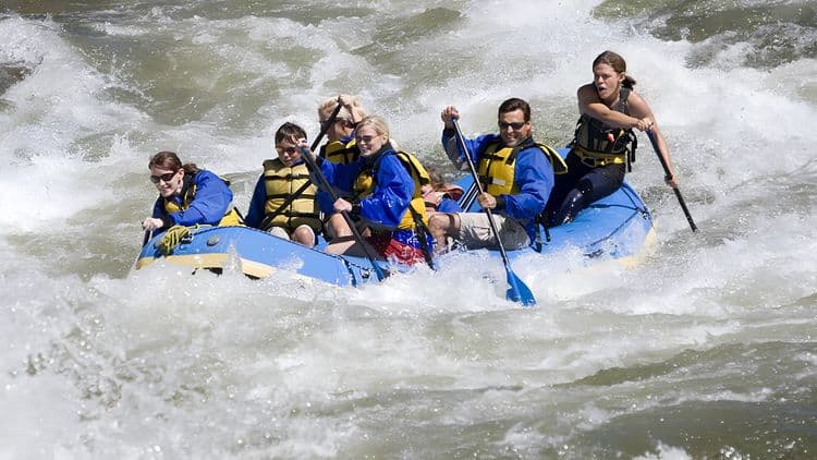 Círculo Dorado y Rafting en Aguas Blancas