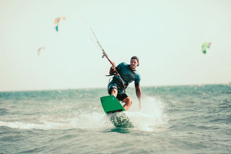 Kite Surfing (Expert & Intermediate only)