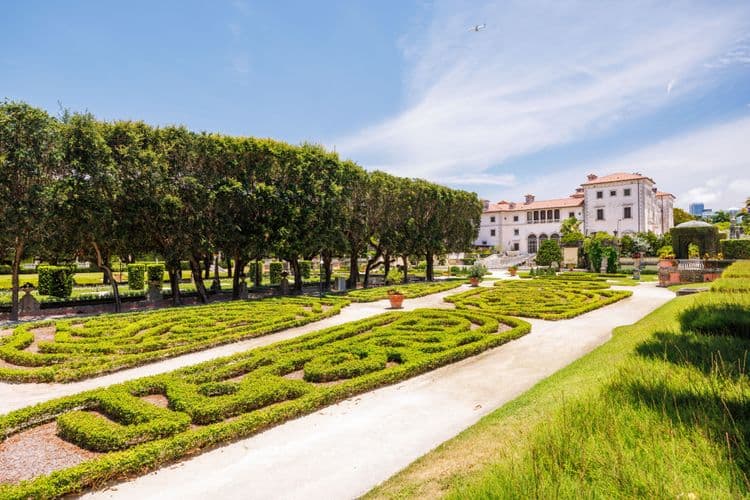 Iconic Miami: Vizcaya Gardens and Bayside Cruise (Drop off FLL Airport)