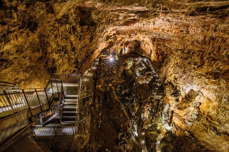 Borgo Grotta Gigante