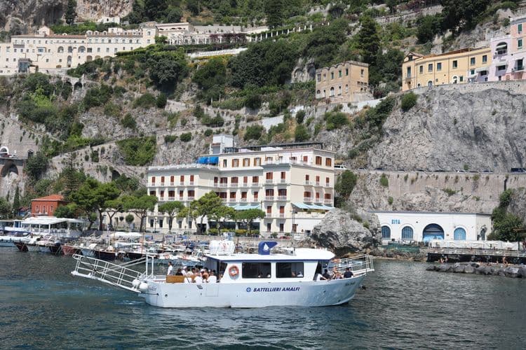 Private Motor Boat for Eight & Captain - Full-Day