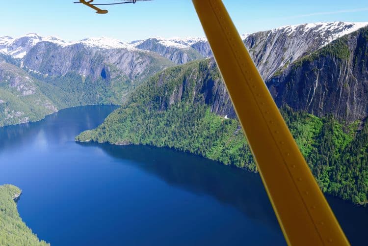 Vuelo privado de los fiordos brumoso y aterrizaje en el lago — 6 plazas