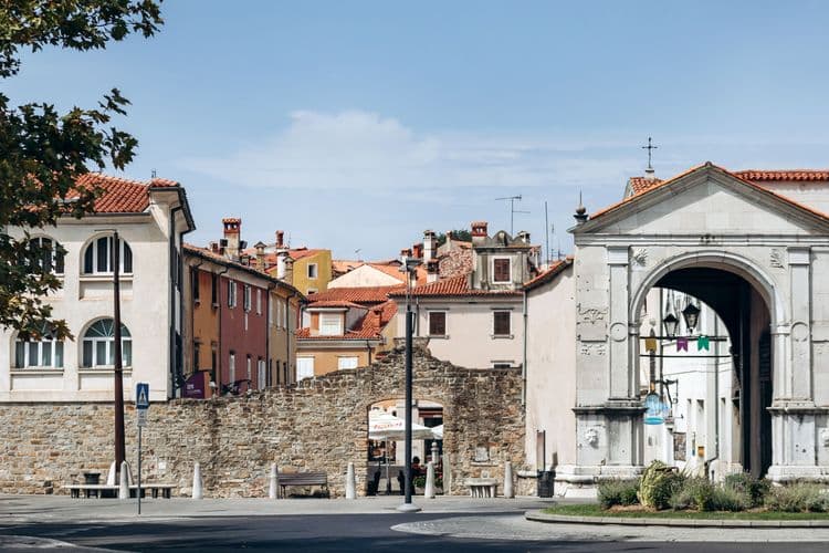 Unexpected Slovenia: Karst Castle, Champagne Reception & Michelin Lunch
