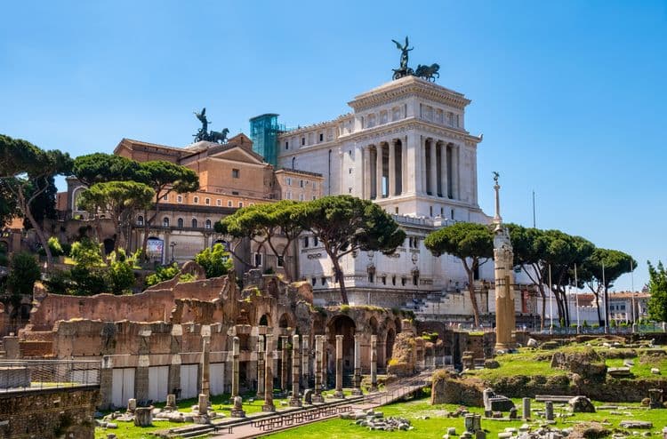Roman Treasures with Lunch (Tour & Airport Transfer)