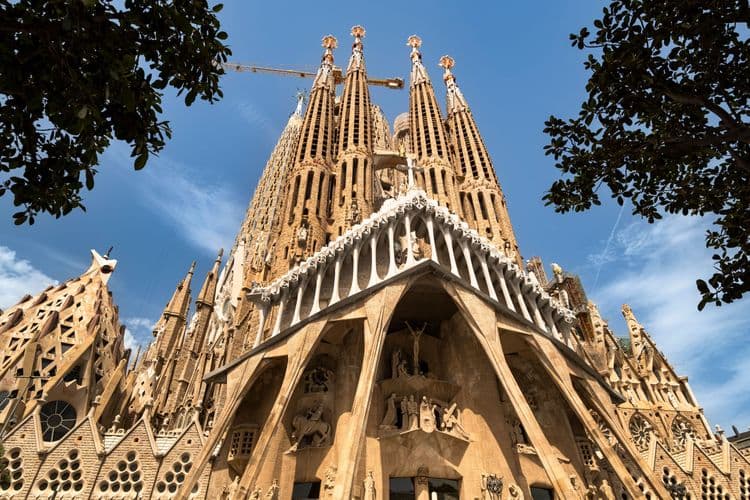 Sagrada Familia and Gothic Quarter (Wheelchair Accessible)