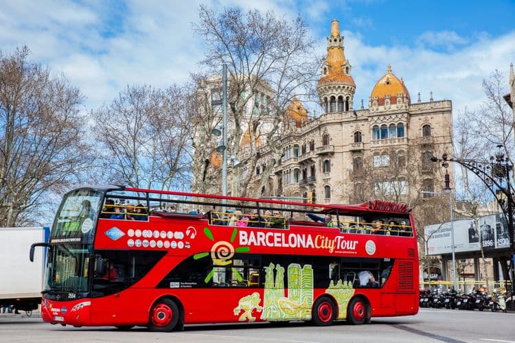 Gaudí’s Barcelona (Tour & Airport Transfer)